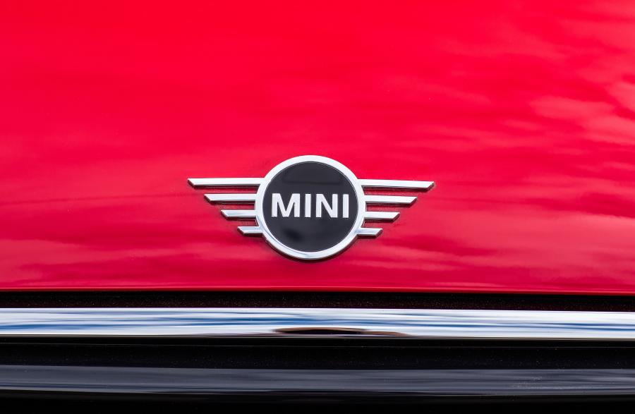Логотип Mini Cooper 5-Door (F56) 2018 года  (UK) (фото 13 из 23)